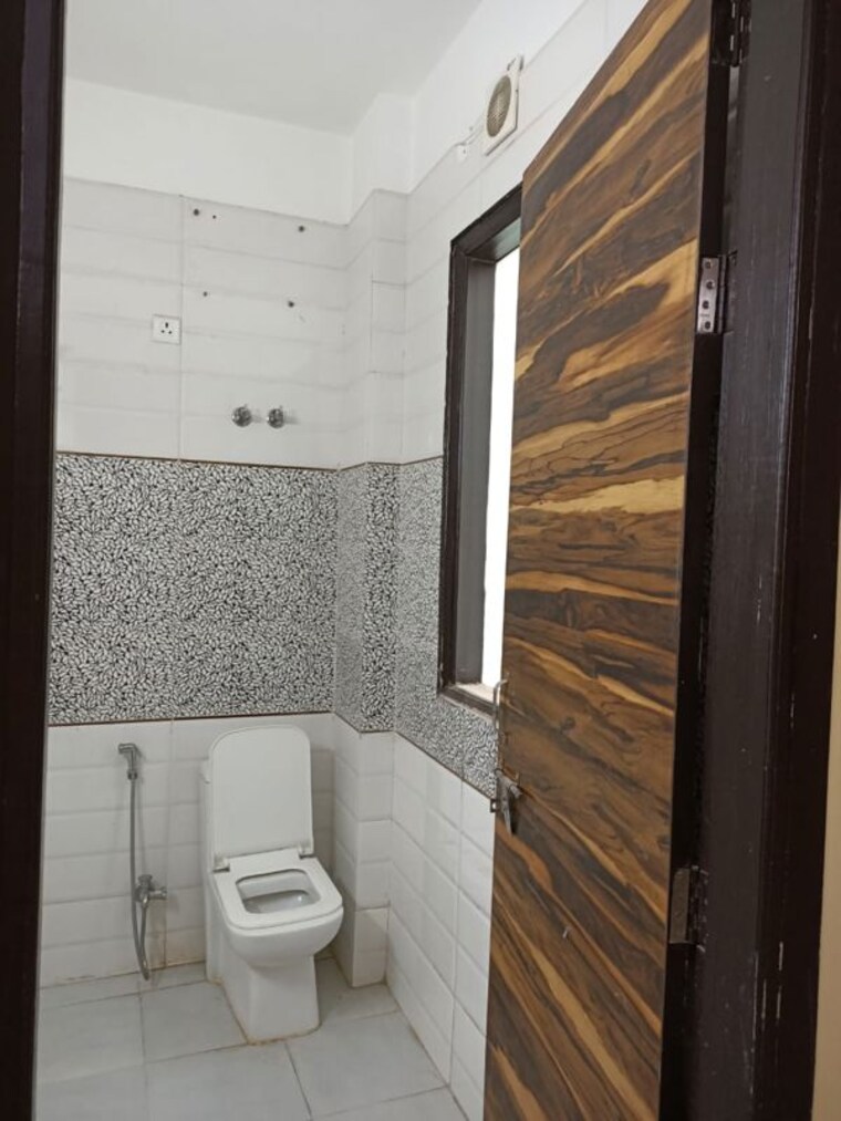 Bathroom, sector 10 1.5 Bedroom 950 Sq.Ft. Independent House In Sector 10 Gurgaon 10088308