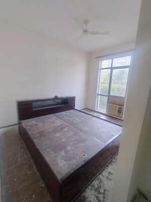 Room in 3 BHK Apartment at Vatika City Homes, Sector 83 – for Rent