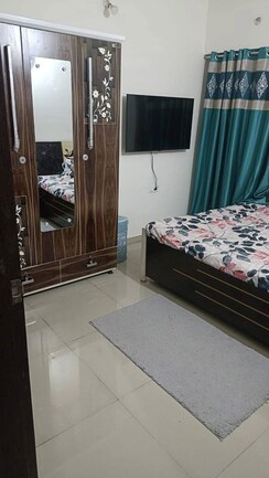 2 BHK Apartment For Rent in Mantra 29 Gold Coast Phase 3