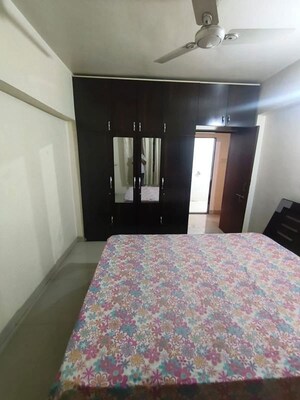 Bedroom in 2 BHK Apartment at Tingre Nagar – for Rent