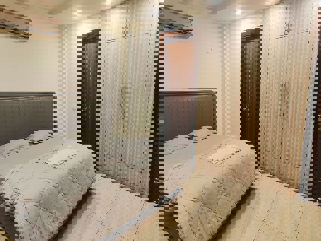 4 BHK + Servant Room 2000 Sq.Ft. Builder Floor in Global Foyer