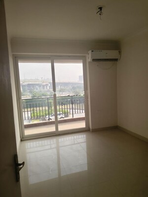 Room in 3 BHK Apartment at Pareena The Elite Residences, Sector 99 – for Rent