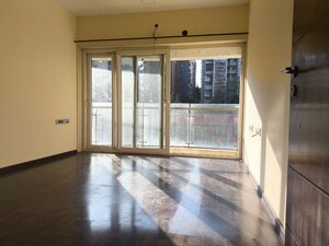 Room in 2 BHK Apartment at RNA Continental, Chembur – for Rent