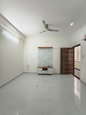 Room in 2 BHK Apartment at Balaji Elite, Hsr Layout – for Rent