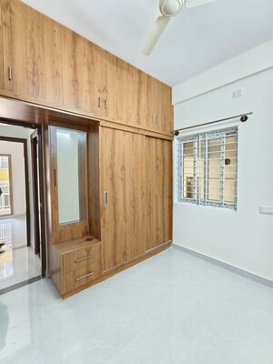 Room in 2 BHK Apartment at Balaji Elite, Hsr Layout – for Rent