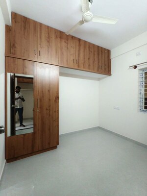 Room in 2 BHK Apartment at Balaji Elite, Hsr Layout – for Rent