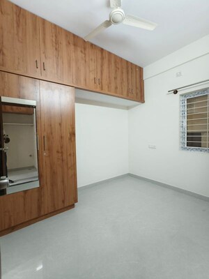 Room in 2 BHK Apartment at Balaji Elite, Hsr Layout – for Rent