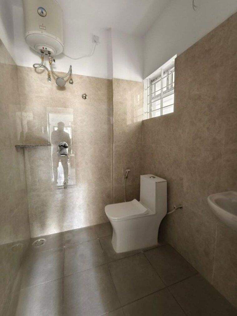 Bathroom, balaji-elite 2 Bedroom 1200 Sq.Ft. Apartment In Hsr Layout Bangalore 10131295
