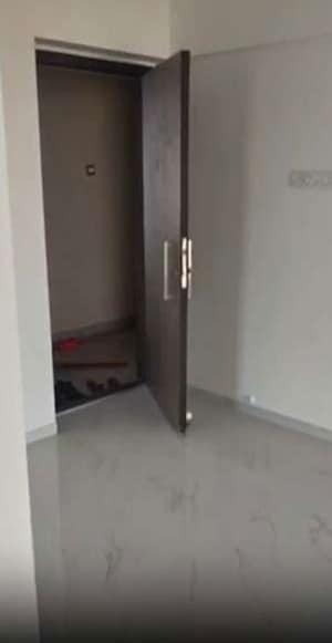 Room in 1 BHK Apartment at Metropolis Bayside, Kasarvadavali – for Sale