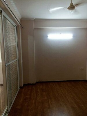 Room in 2 BHK Apartment at Amrapali Golf Homes, Sector 4 Greater Noida – for Rent