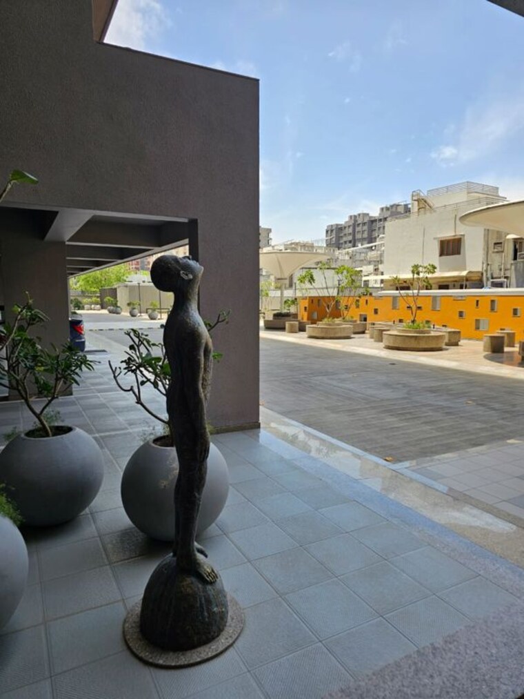  Parking, shyamal Commercial Office Space 500 Sq.Ft. In Shyamal Ahmedabad 10131342
