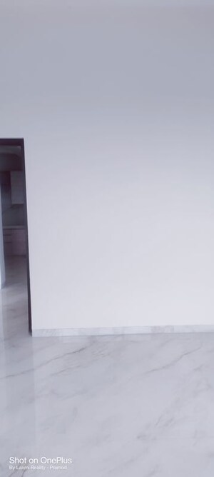 Room in 2.5 BHK Apartment at Alamdar The Auro, Lower Parel – for Rent