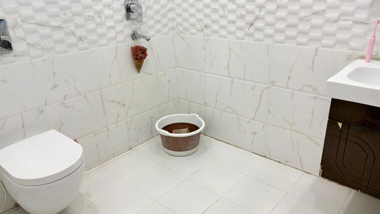 Bathroom, sushant-lok-2 3 Bedroom 2700 Sq.Ft. Builder Floor In Sector 57 Gurgaon 10131382