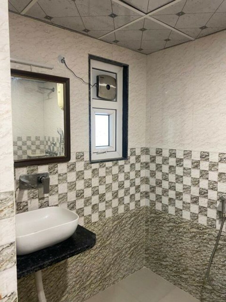 Bathroom, amrapali-golf-homes 2 Bedroom 835 Sq.Ft. Apartment In Sector 4 Greater Noida Greater Noida 9293451