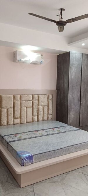 Bedroom in 3 BHK Builder Floor at Ameya One, Sector 42 – for Rent