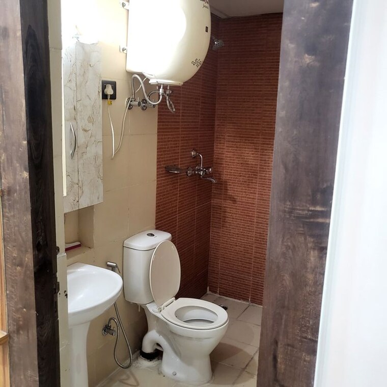 Bathroom, mahagun-mywoods 3 Bedroom 1810 Sq.Ft. Apartment In Sector 16c Greater Noida Greater Noida 10131391