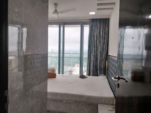 Room in 3 BHK Apartment at Oberoi Realty Exquisite, Goregaon East – for Rent