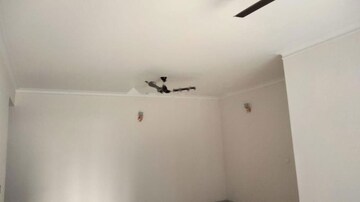 Room in 3 BHK Apartment at Pareena The Elite Residences, Sector 99 – for Rent