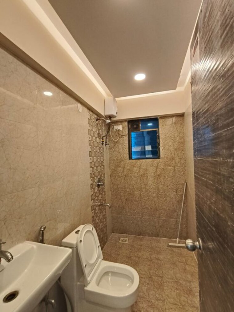 Bathroom, anmol-eleganzia-royale 2 Bedroom 750 Sq.Ft. Apartment In Andheri West Mumbai 10131475