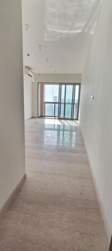 Room in 3 BHK Apartment at Piramal Aranya, Byculla – for Rent