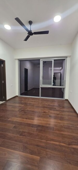 Room in 3 BHK Apartment at Piramal Aranya, Byculla – for Rent