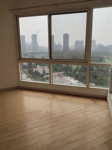 Room in 3 BHK Apartment at Jaypee Green Sea Court, Sector Swarn Nagri – for Rent