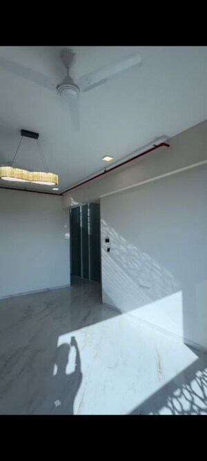 Room in 2.5 BHK Apartment at Alamdar The Auro, Lower Parel – for Rent