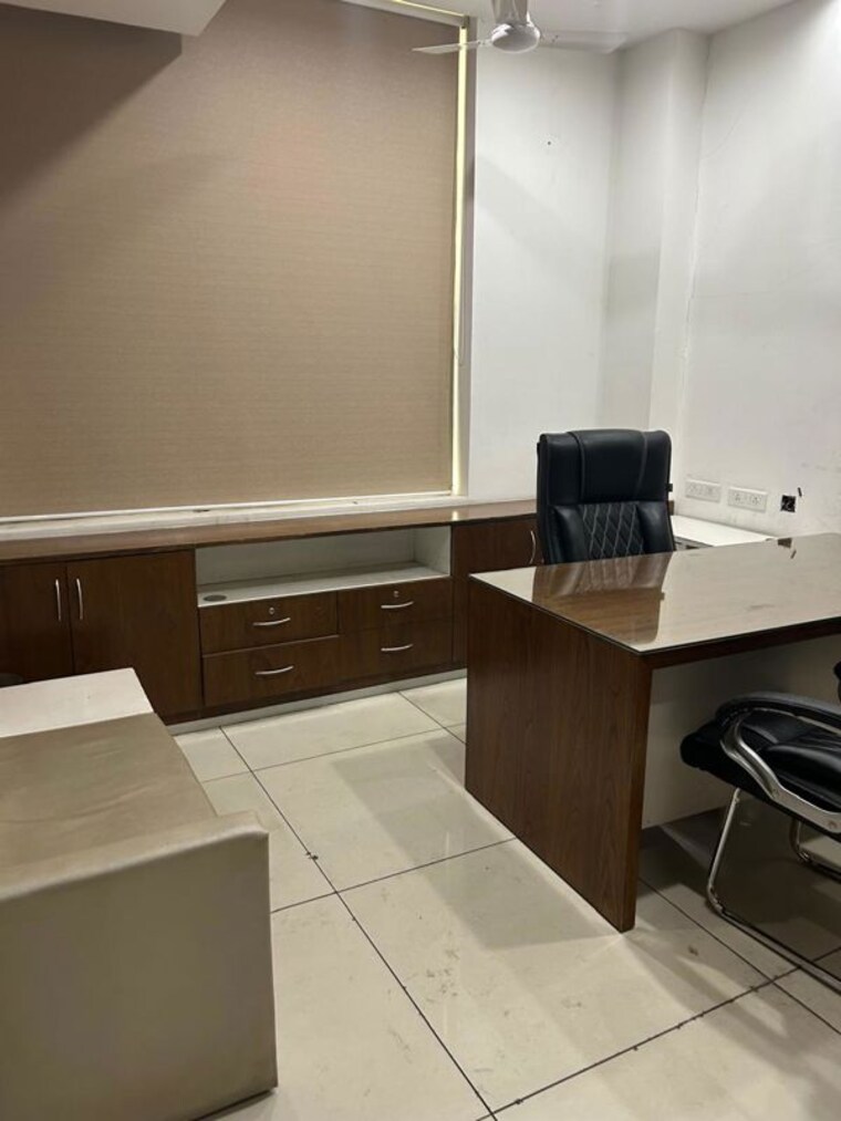 Nearby, motia-citi-royal-business-park Commercial Office Space in IT/SEZ 460 Sq.Ft. In Ambala Highway Zirakpur 10131523