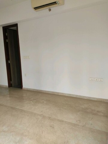 Room in 3 BHK Apartment at Lodha The Park, Worli – for Rent