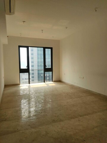 Room in 3 BHK Apartment at Lodha The Park, Worli – for Rent