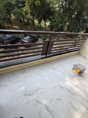 Balcony in 2 BHK Builder Floor at Sector 43 – for Rent