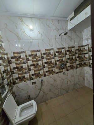 Bathroom in 2 BHK Builder Floor at Sector 43 – for Rent