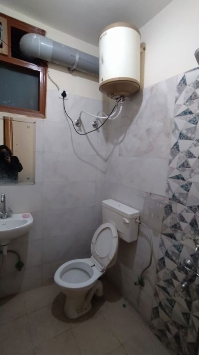Bathroom, sultanpur 1 RK 270 Sq.Ft. Apartment In Sultanpur Delhi 10131592