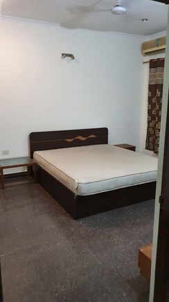 3 BHK + Servant Room Independent House For Rent in Sector 44