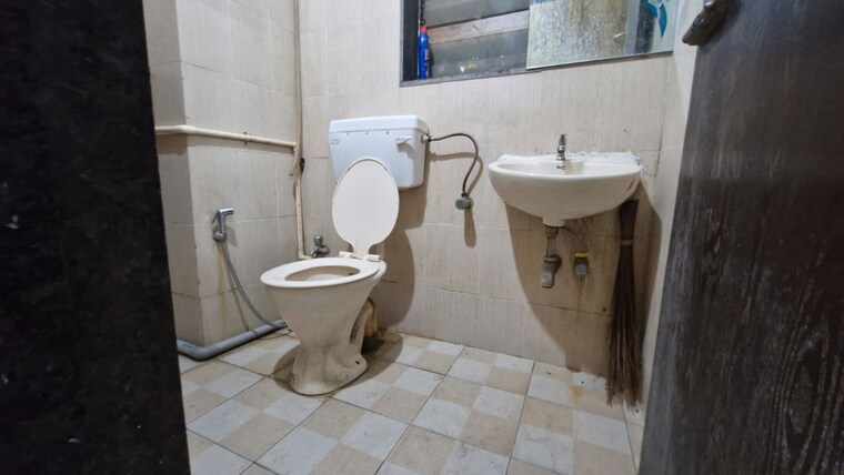 Bathroom, goregaon east Commercial Office Space 650 Sq.Ft. In Goregaon East Mumbai 10131604