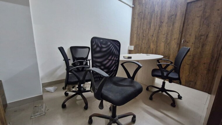 Team Area, goregaon east Commercial Office Space 650 Sq.Ft. In Goregaon East Mumbai 10131604