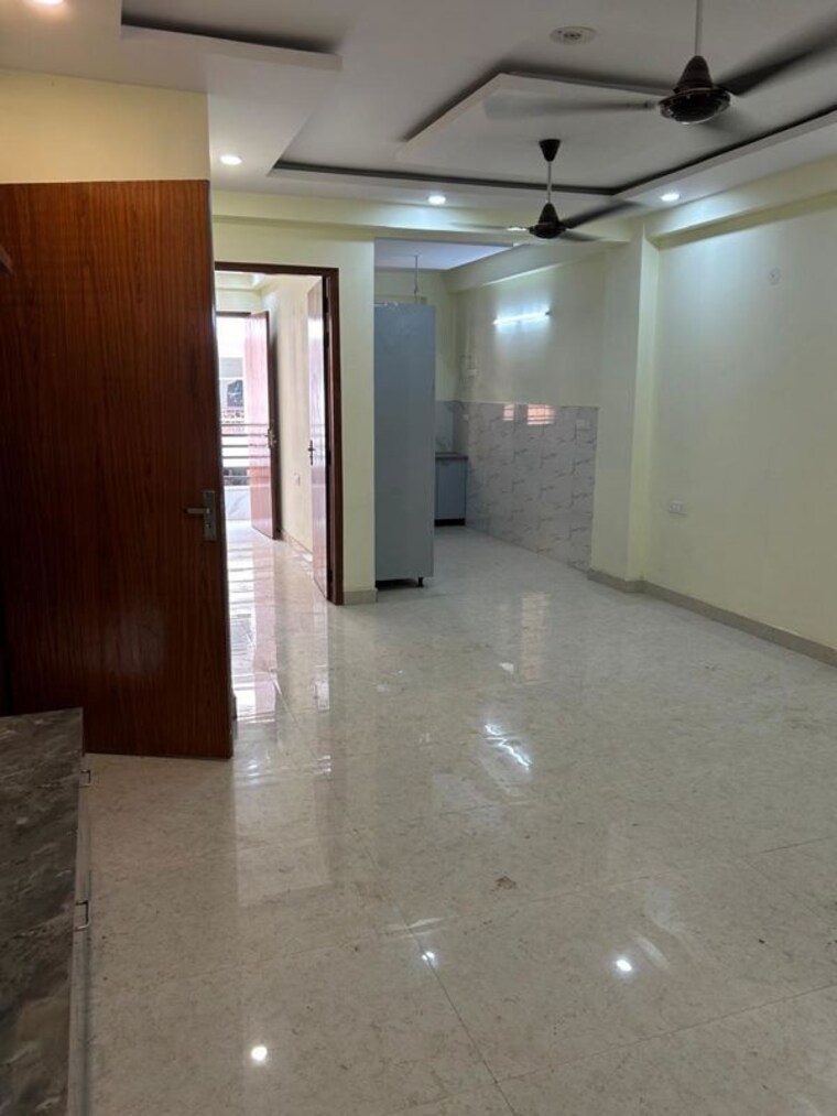Room, sector 85 3.5 Bedroom 250 Sq.Yd. Builder Floor In Sector 85 Faridabad 10131629
