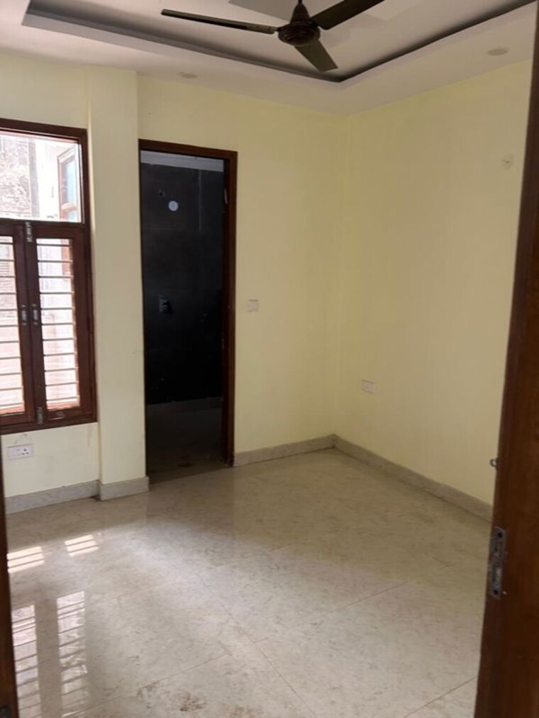 Room, sector 85 3.5 Bedroom 250 Sq.Yd. Builder Floor In Sector 85 Faridabad 10131629