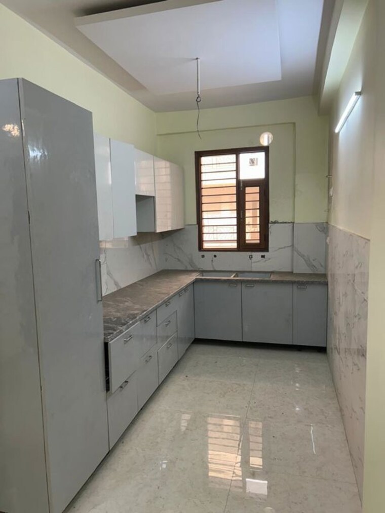 Kitchen, sector 85 3.5 Bedroom 250 Sq.Yd. Builder Floor In Sector 85 Faridabad 10131629