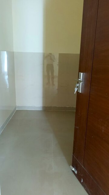 Room in 3 BHK Apartment at Pioneer Park Phase 1, Sector 61 – for Rent