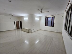 Room in 3 BHK Independent House at Sector 51 – for Rent