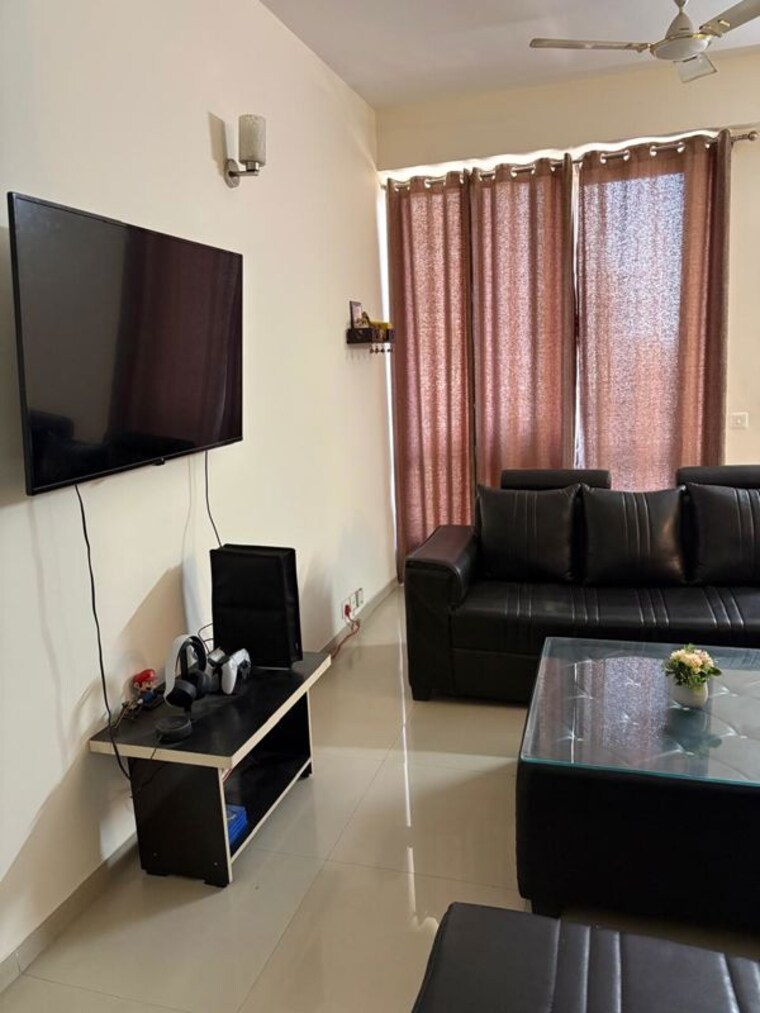 Living Room, pioneer-park-phase-1 2 Bedroom 1200 Sq.Ft. Apartment In Sector 61 Gurgaon 10131673
