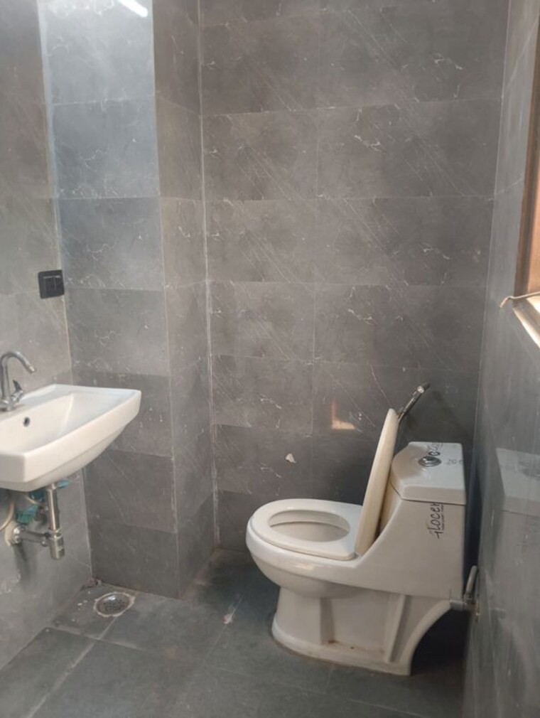 Bathroom, neb sarai 1 Bedroom 850 Sq.Ft. Builder Floor In Neb Sarai Delhi 10131678
