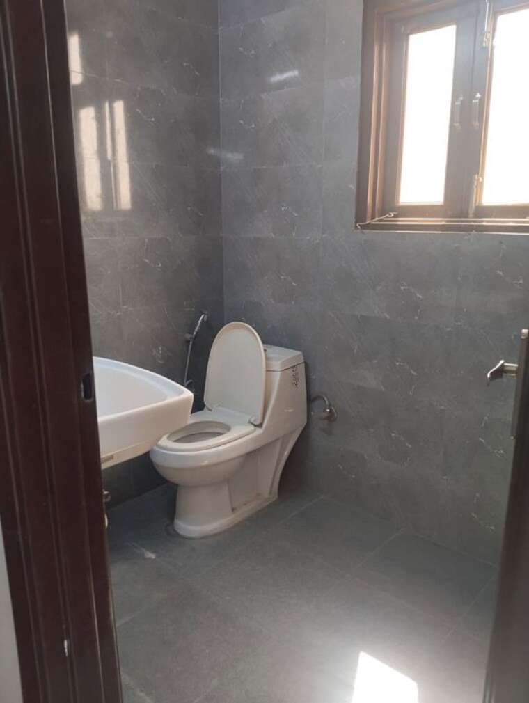 Bathroom, neb sarai 1 Bedroom 850 Sq.Ft. Builder Floor In Neb Sarai Delhi 10131678