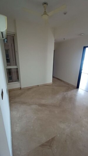 Room in 3 BHK Apartment at Mahindra Luminare, Sector 59 – for Rent