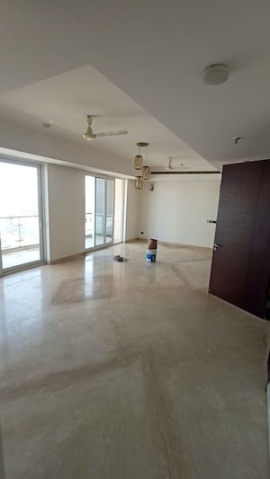 Room in 3 BHK Apartment at Mahindra Luminare, Sector 59 – for Rent
