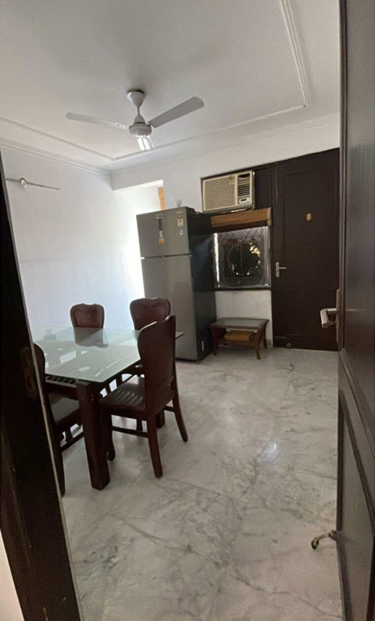 Dining area, chittaranjan park 3 Bedroom 125 Sq.Yd. Builder Floor In Chittaranjan Park Delhi 10131679