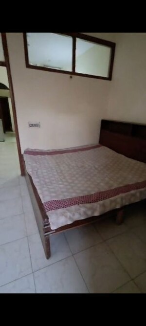 1.5 BHK Independent House For Rent in Lajpat Nagar 4