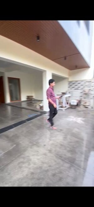 Parking in 2.5 BHK Independent House at Delta Ii Greater Noida – for Rent