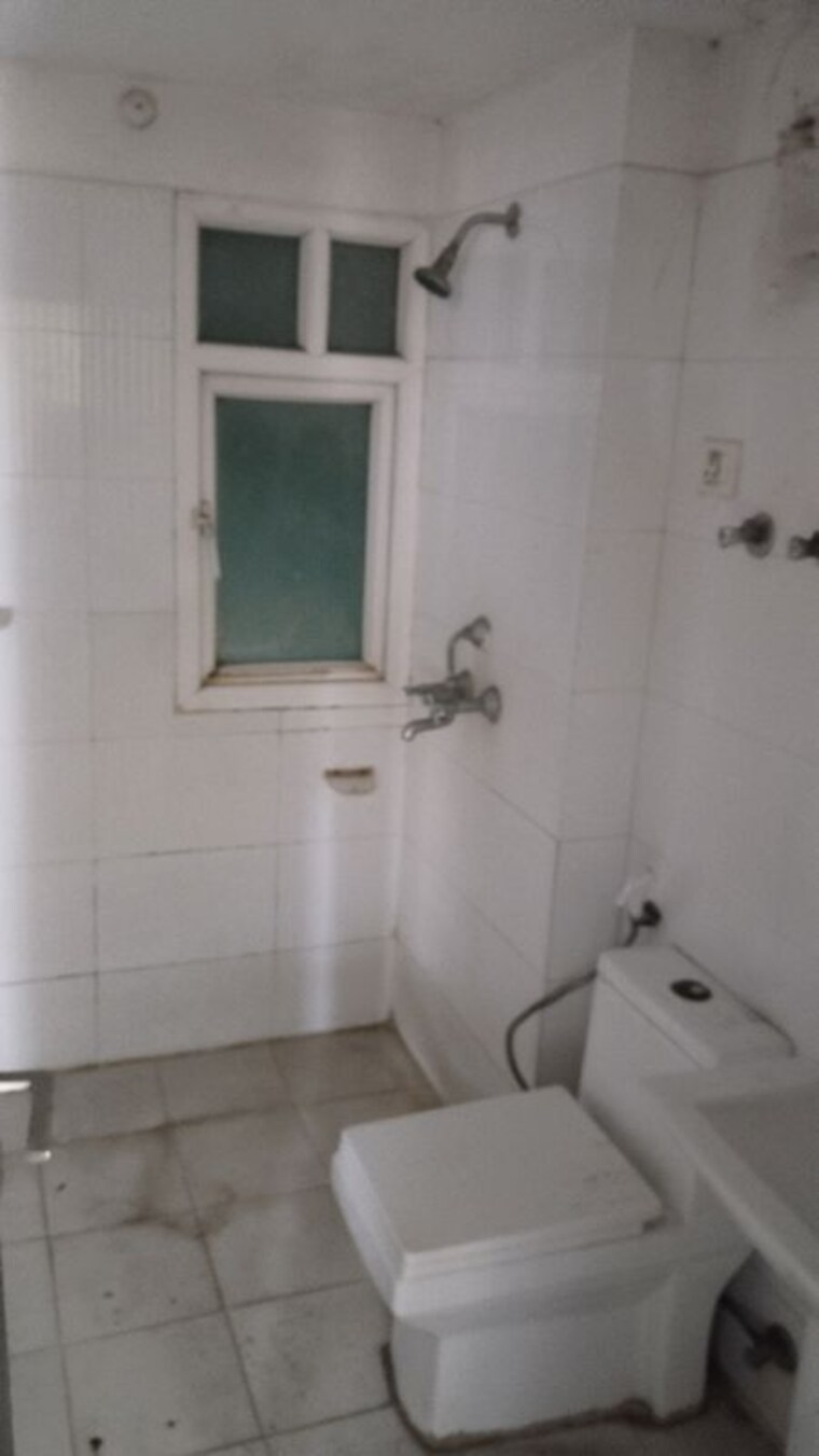 Bathroom, sector 121 2.5 Bedroom 1075 Sq.Ft. Apartment In Sector 121 Noida 10131751